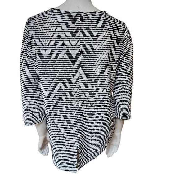 Chico's Black & White Striped Chevron 3/4 Sleeve Top (1) - Picture 4 of 6